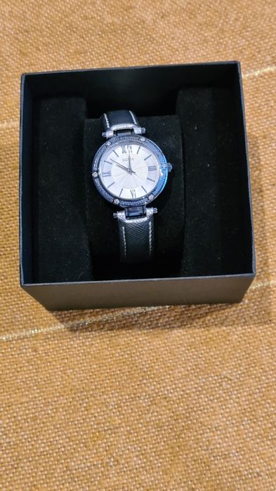 Relógio feminino Guess novo, na sua caixa