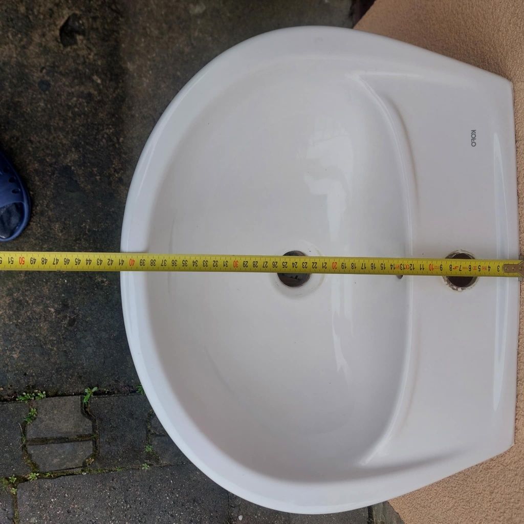 Umywalka 50 cm z kranem