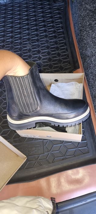 Стильні ,шкіряні ботінки COX 40р