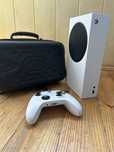 Xbox series S з кейсом та геймпадом