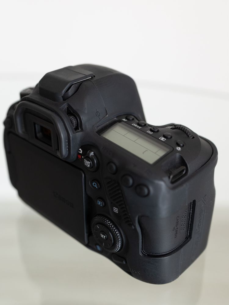 Canon EOS 6D Mark II - corpo *Como Nova