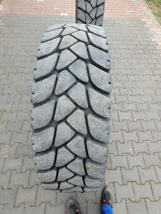 Opony 12 R22,5 MICHELIN 2 x przód , 4 x tył