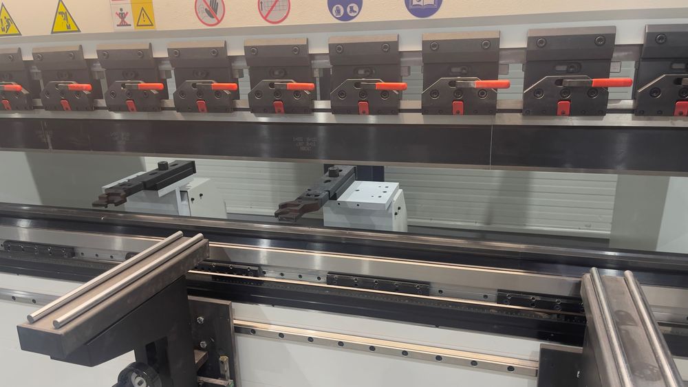 Листогиб Гибридный (на сервоприводе) 8+1 ЧПУ ESA875 220тон