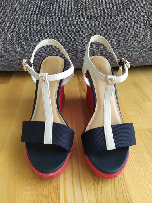 Sandały Tommy Hilfiger 38 skórzane koturny Iconic Elena Pop Color