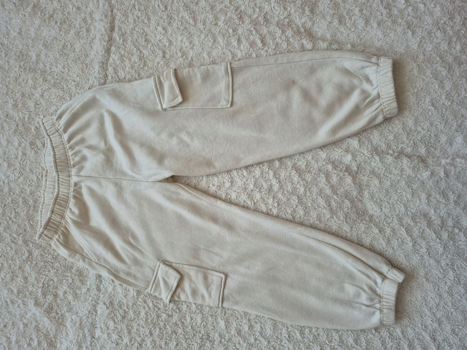 Beżowe dresowe spodnie