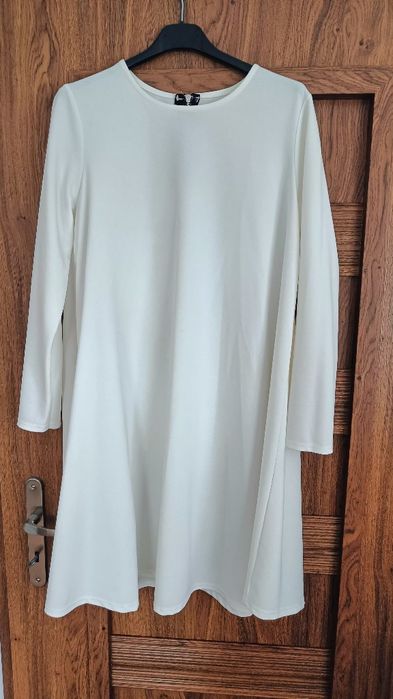 Uni Made in Italy trapezowa śmietankowa sukienka