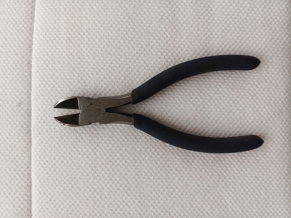 Markowe solidne obcęgi do metalu