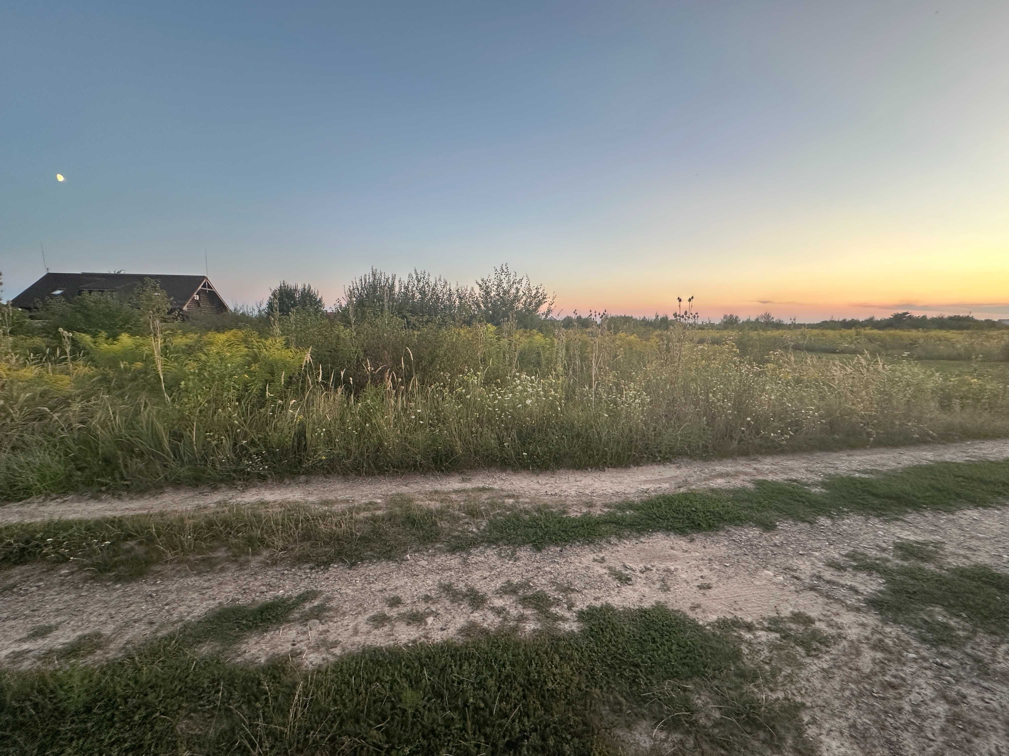 Власна, 9-ть соток, рівна ділянка, під забудову, в місті Ужгороді.