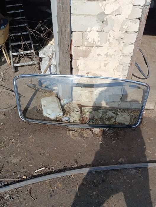 Продам стекло на 2410 заднее