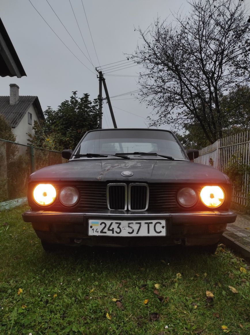 BMW 518i     1987 рік