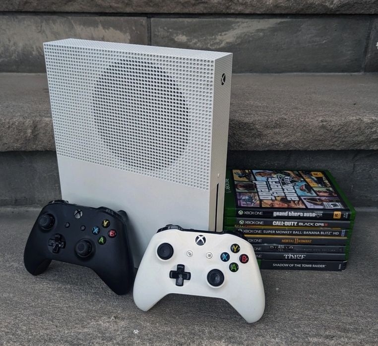 Xbox one S 500 gb / 2 Джоя + Диски на вибір/Стан 10/10 / На гарантії !