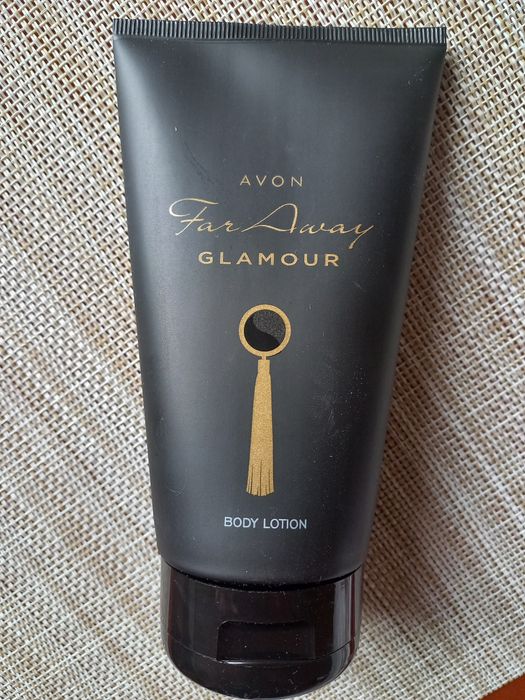 For Away Glamour balsam 150 ml Avon.