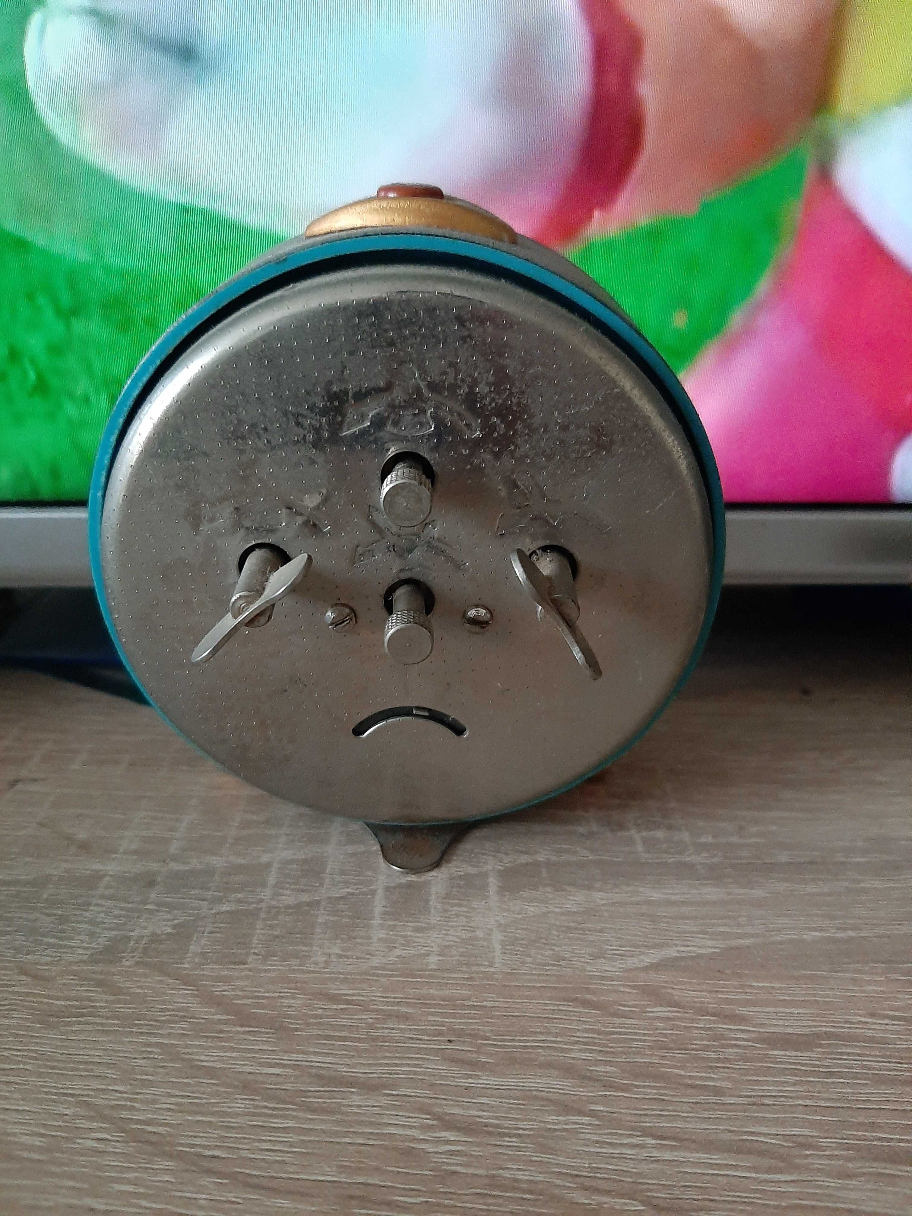 Zegarek budzik  z czasow PRL