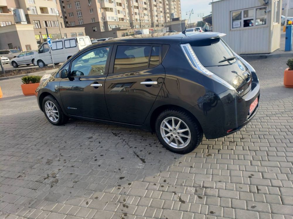 Аренда авто nissan leaf