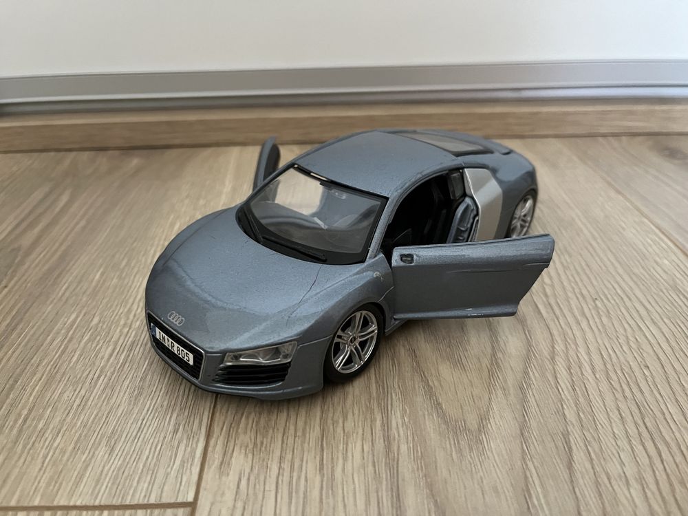Audi R8 model metalowy, otwierane drzwi i pokrywa silnika