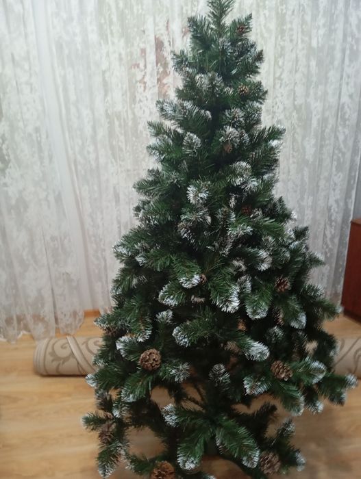 Штучні ялинки. Ялинка лита. Новорічні ялинки.