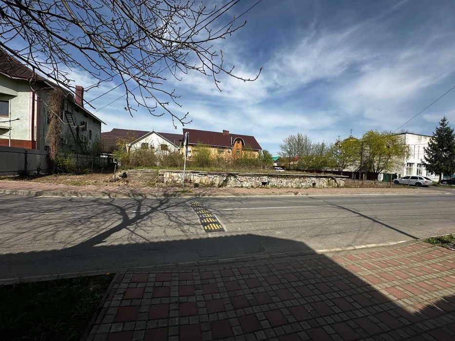 Продається комерційна ділянка в м. Тячів