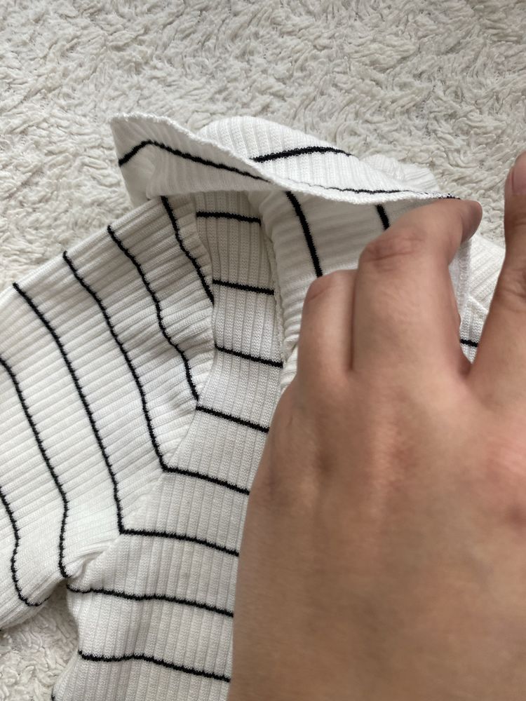 Sweterek w paski biały czarny z falbanką sinsay 158 cm 10/11 lat