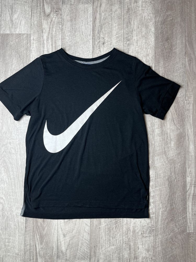 Футболка Nike big swoosh размер S оригинал спортивная big logo dri-fit