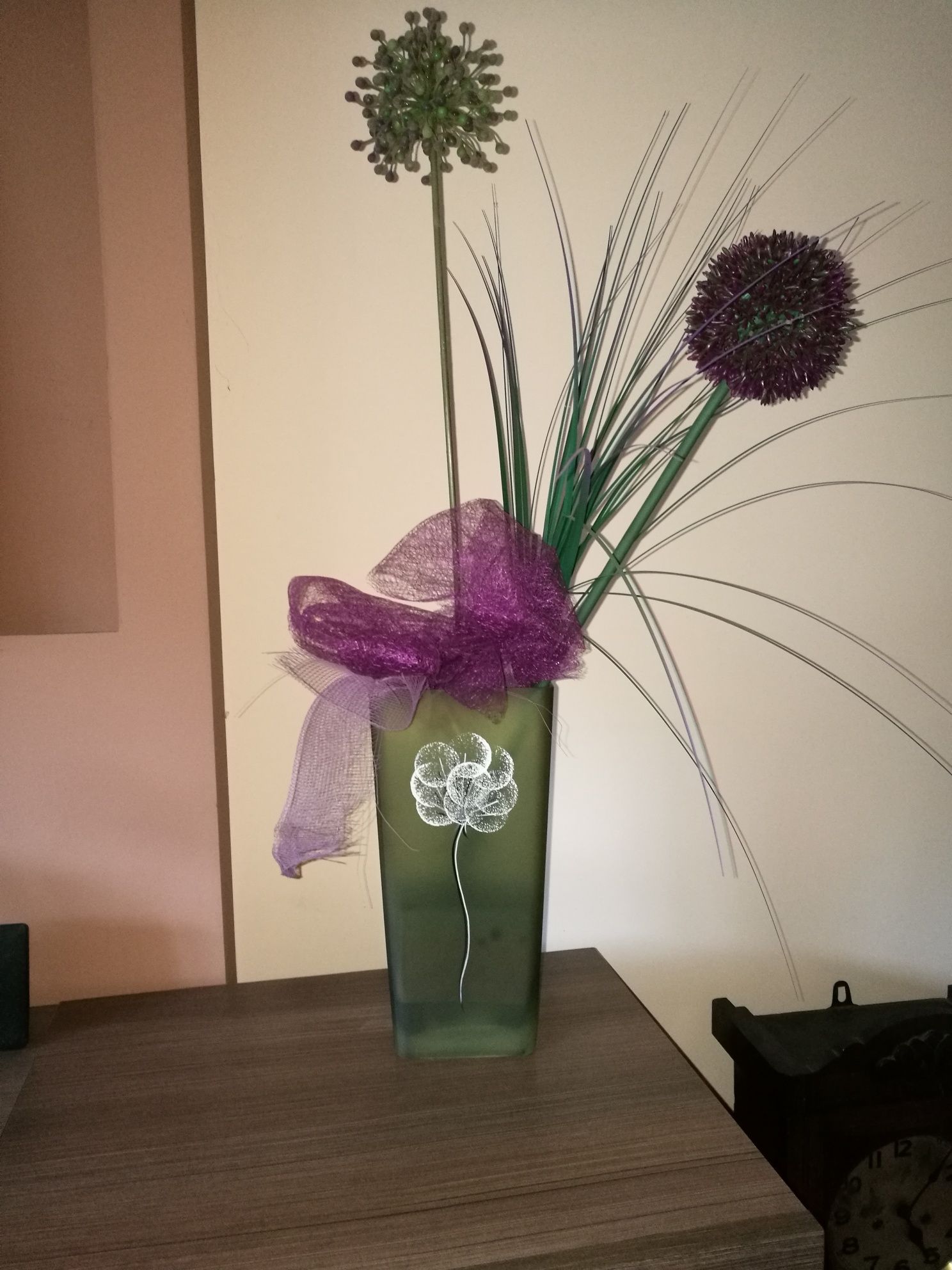 Piękny wazon z dekoracją