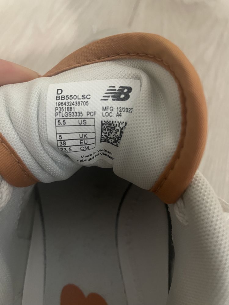 кросівки new balance