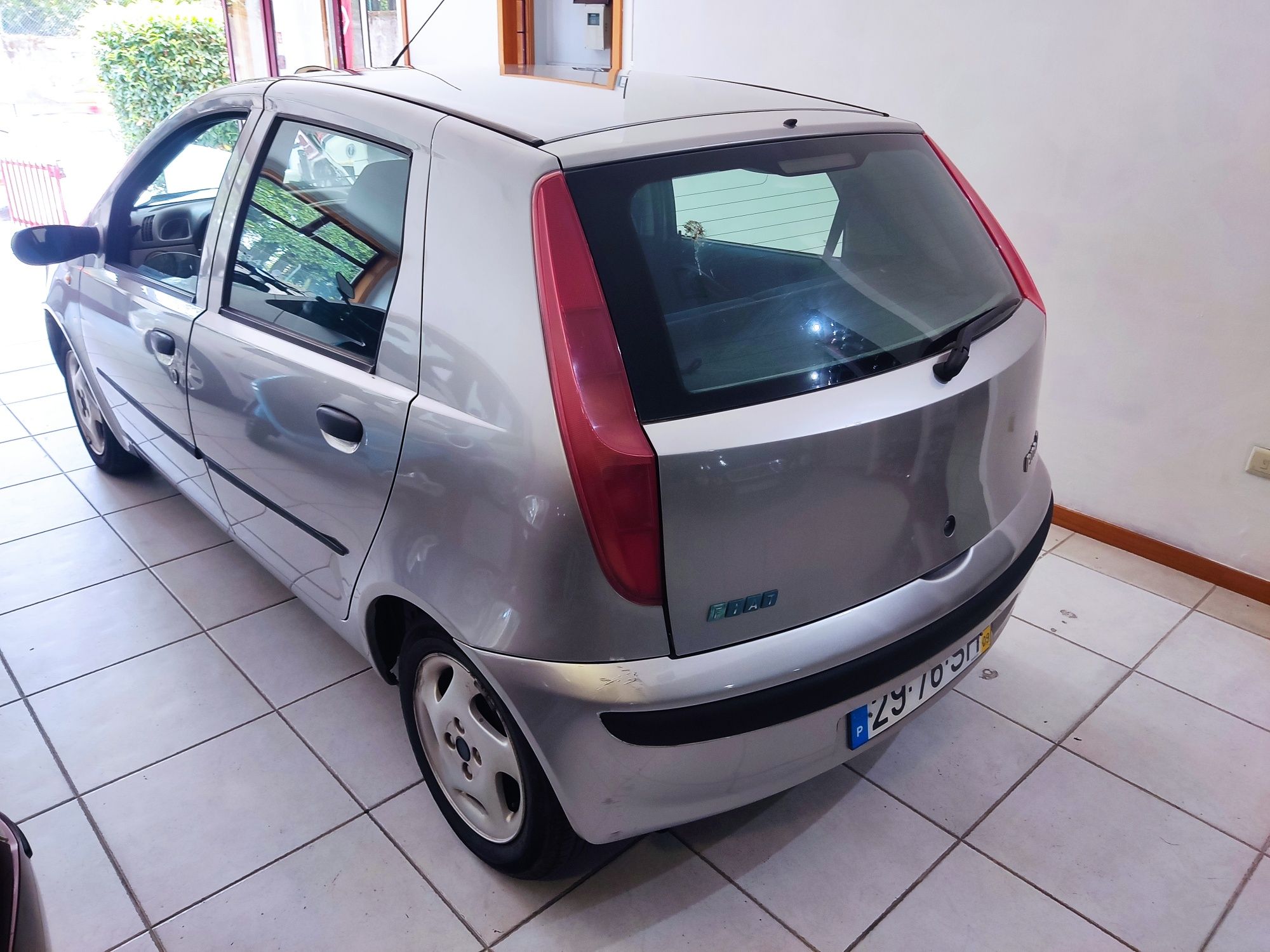 Fiat Punto 1.2 CAIXA AUTOMÁTICA