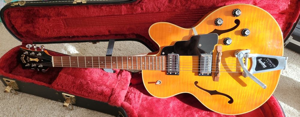 Guitarra Guild X-160 Savoy com Bigsby