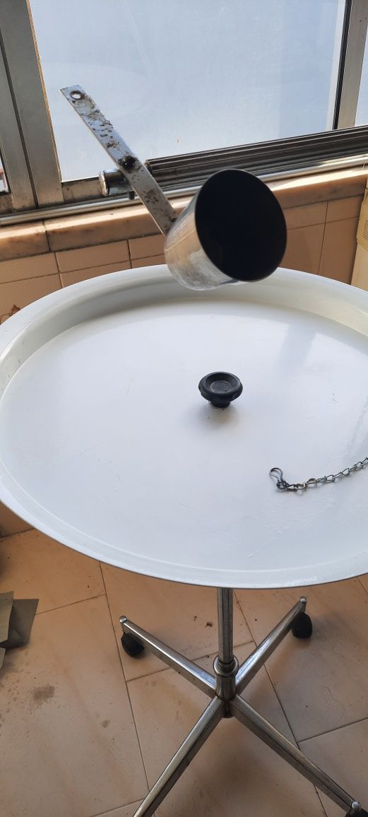 Suporte com pé para papagaio