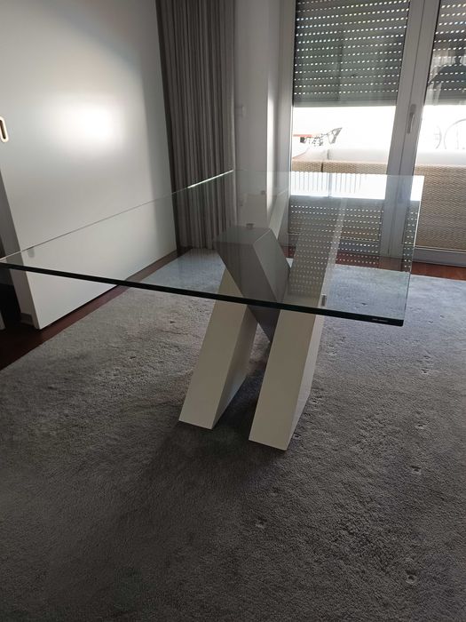 Mesa de jantar com tampo de vidro