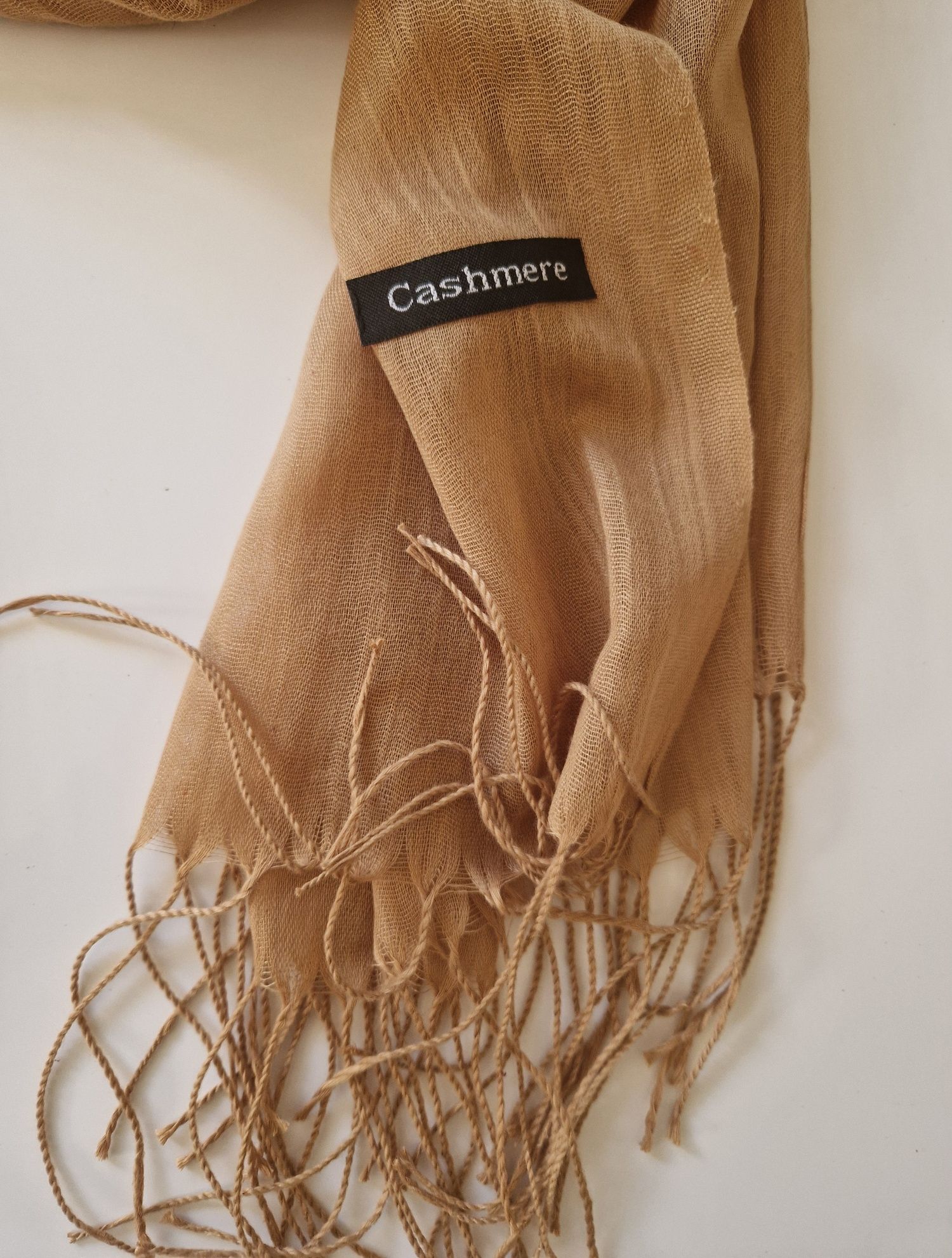 Brązowy szalik kaszmirowy 100% Cashmere, elegancki i stylowy