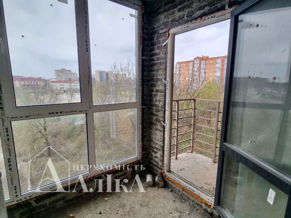 Продам велику 1-кімнатну квартиру в новобудові центрі!