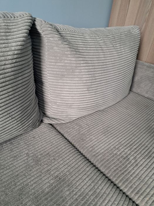 Sofa dwuosobowa .