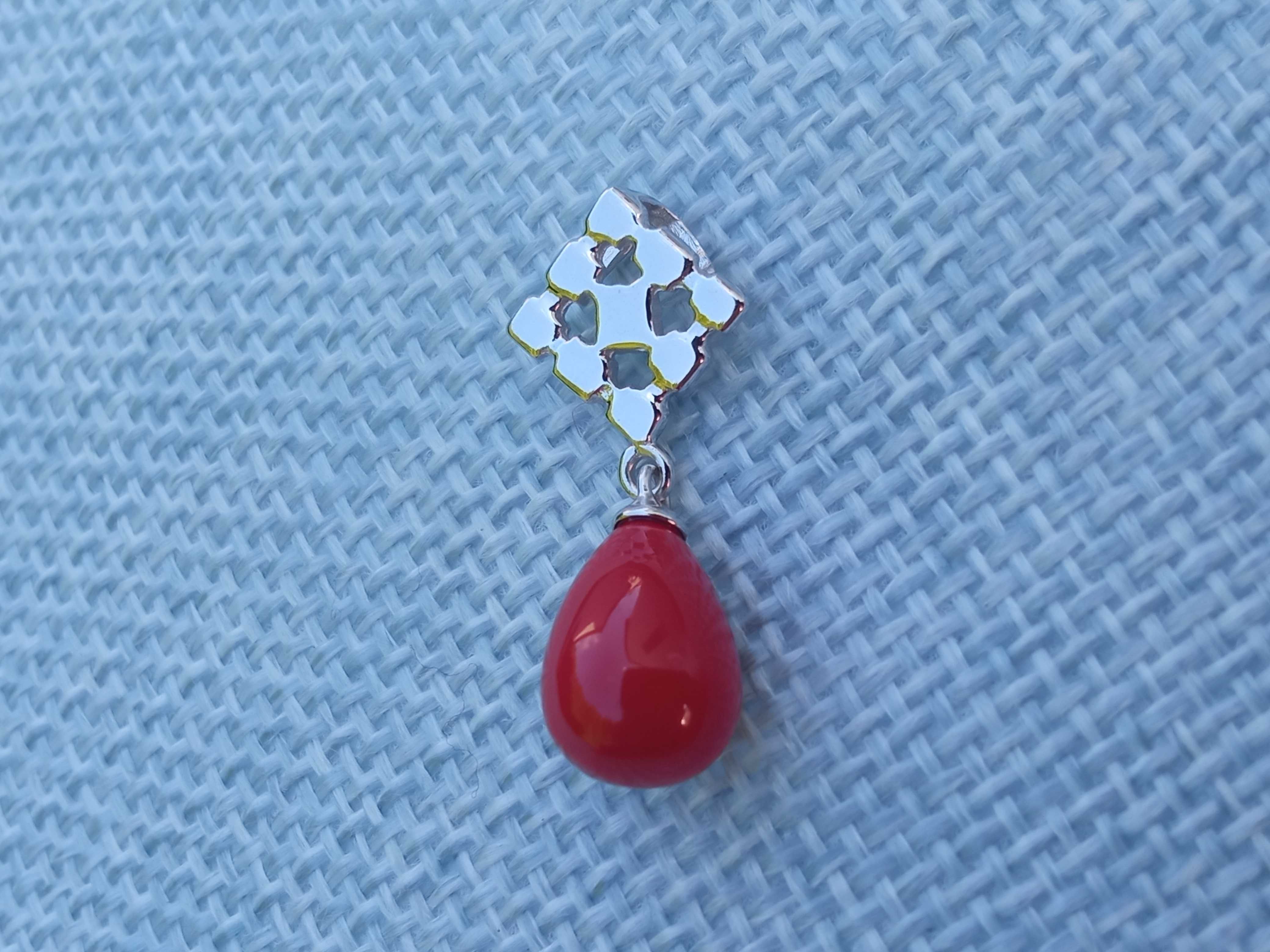Srebrna zawieszka z koralem Sterling Silver 925 1,22 g Wisiorek