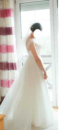 Przepiękna suknia ślubna z trenem, rozmiar 38