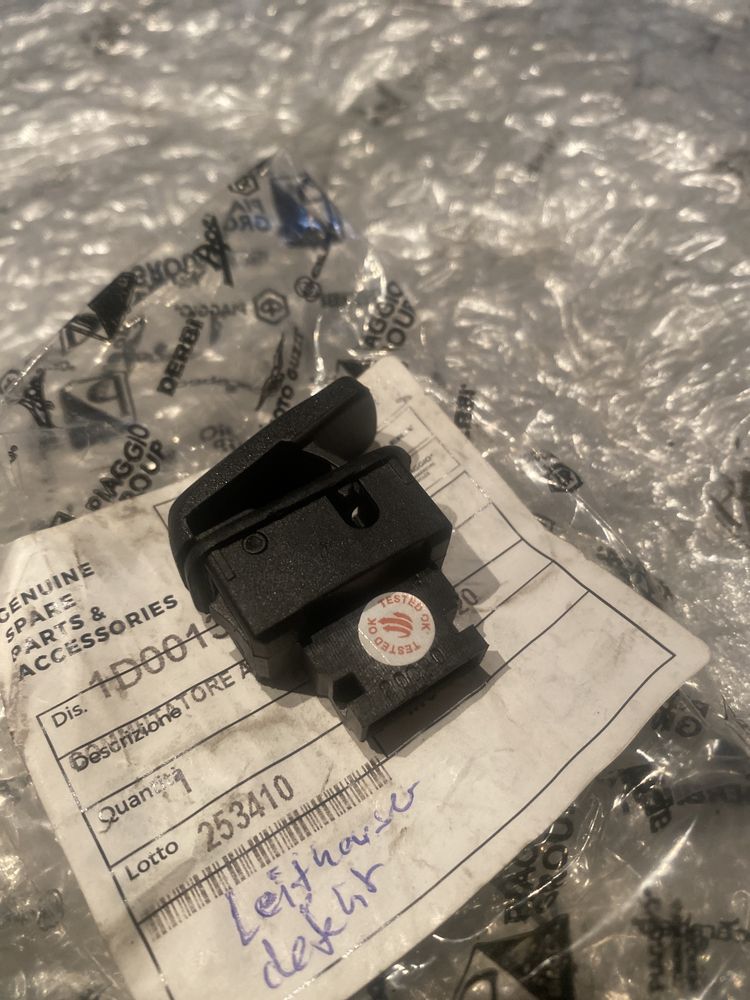 Piaggio Vespa Przełącznik zapłonu przycisk GTS GTV Sprint Elettrica574