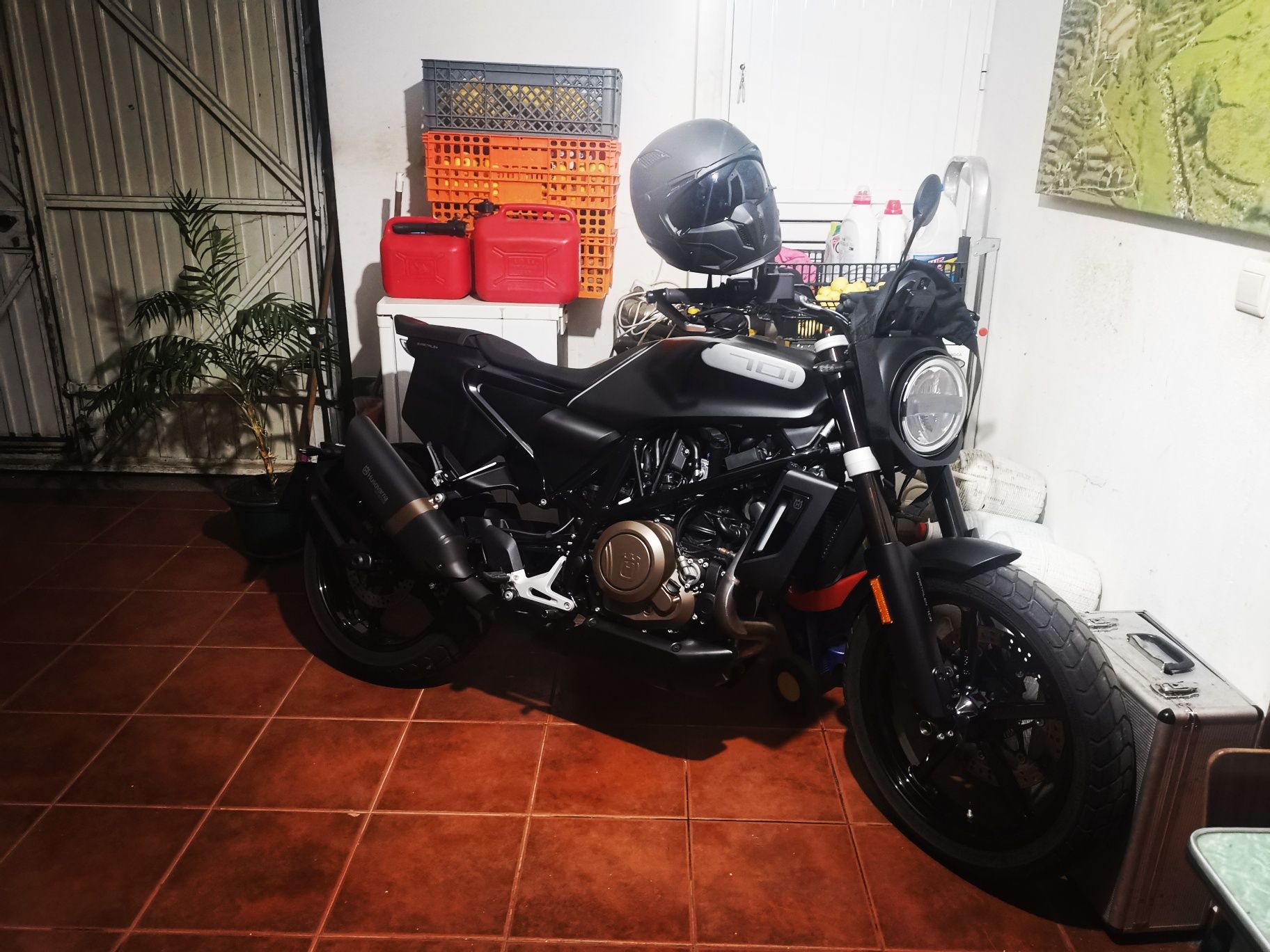Husqvarna svartpilen 701