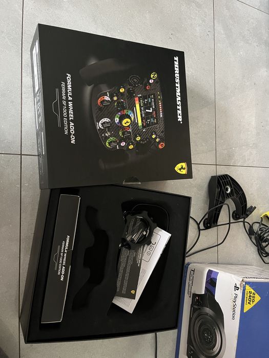 Zestaw thrustmaster symulator kierownica ferrari baza pedaly