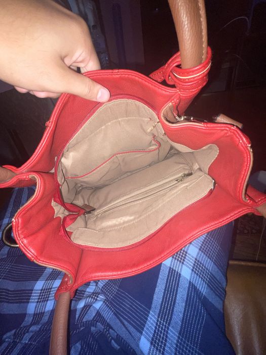 Mala CH vermelha com carteira pequena – excelente estado