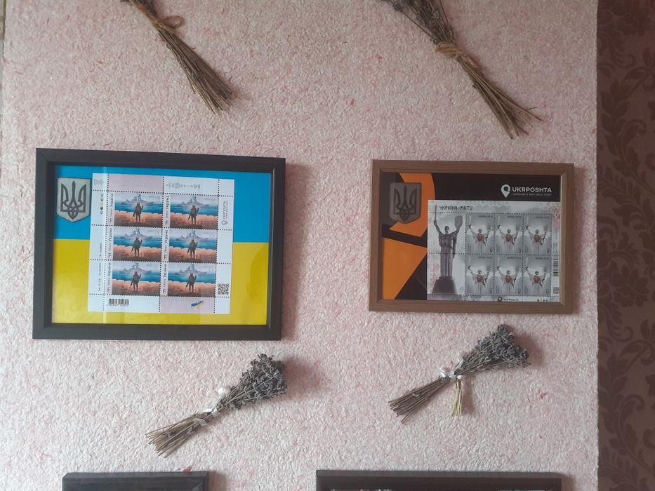 Маркі в рамкє подарок .