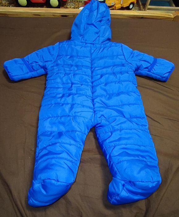 Продам детский зимний комбинезон 3-6 мес.