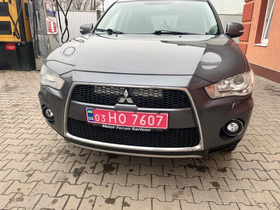 Мітсубісі аутлендер  2.2  2011 автомат