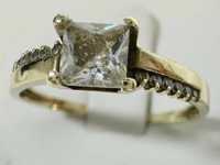 Dorodny złoty pierścionek zaręczynowy z cyrkoniami 1,52G próba 333 8K