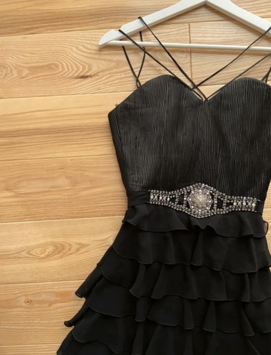 Czarna sukienka wizytowa