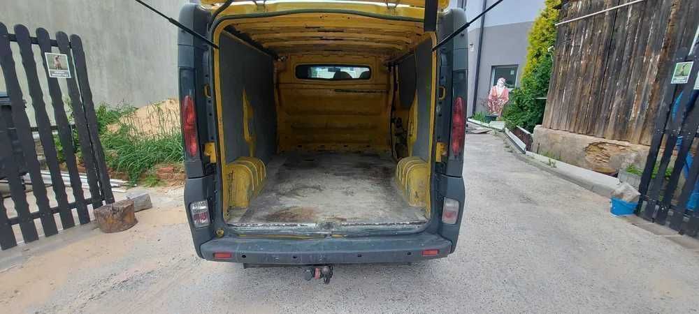 Opel vivaro 1,9        .