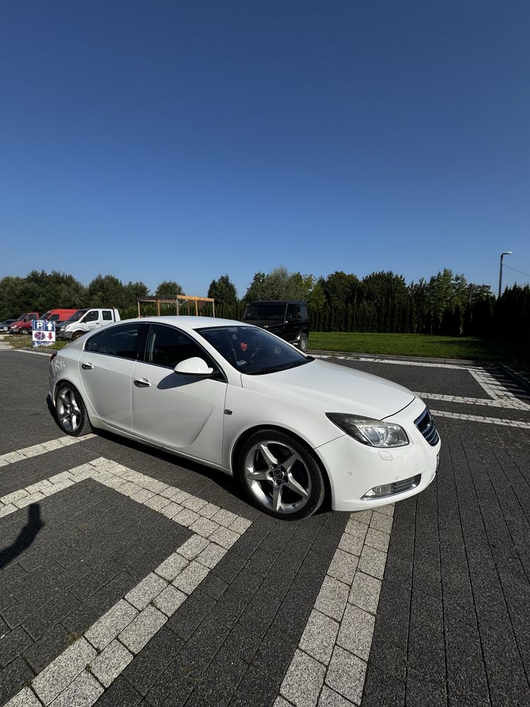Insignia lpg 4x4 uszkodzona