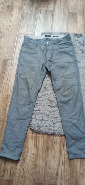 Szare męskie spodnie materiałowe