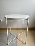 Mesa de cabeceira modelo Ikea