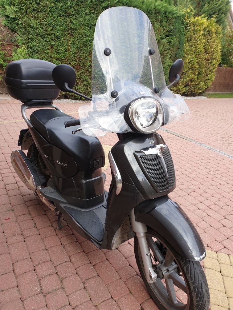 Skuter Aprilia z owiewką