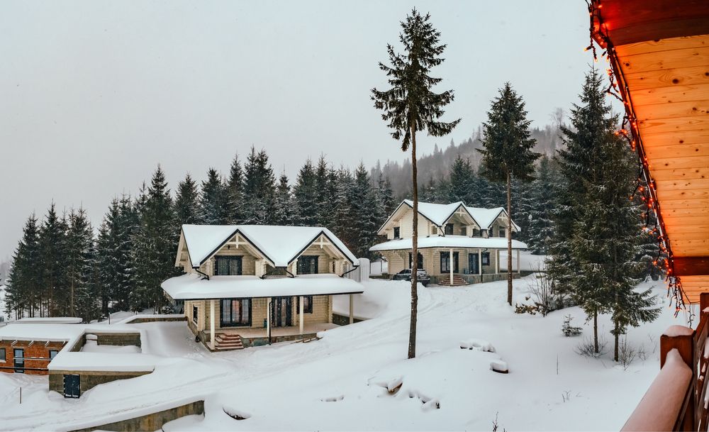 Дім, шале, котедж в грудні у Карпатах, Буковель