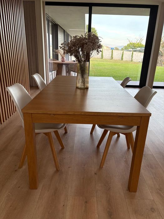 Mesa Extensível IKEA e Cadeiras